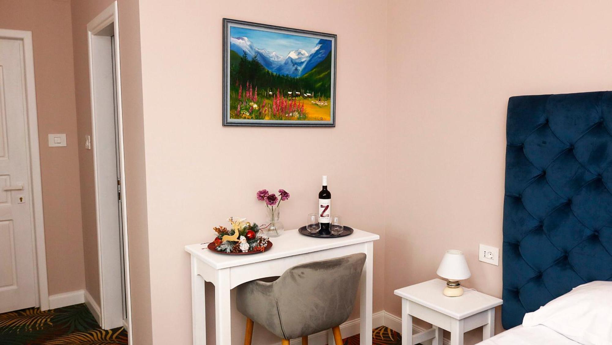 Отель Pensiunea Pink House Runcu Рунку Экстерьер фото